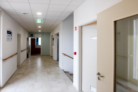 prostorni hodniki in stopnišče